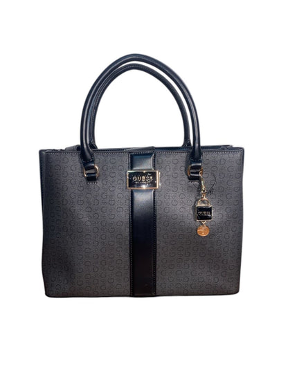 Bolso Tote Guess: Elegancia Atemporal con Contraste Moderno