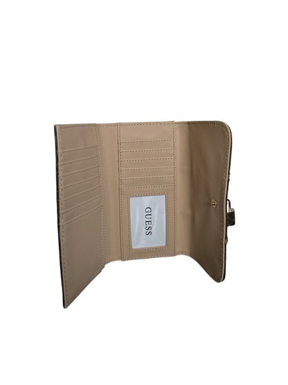 Cartera Larga GUESS Monograma Café con Broche Dorado