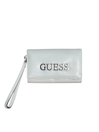 Cartera Clutch GUESS con Asa de Muñeca – Elegancia y Libertad