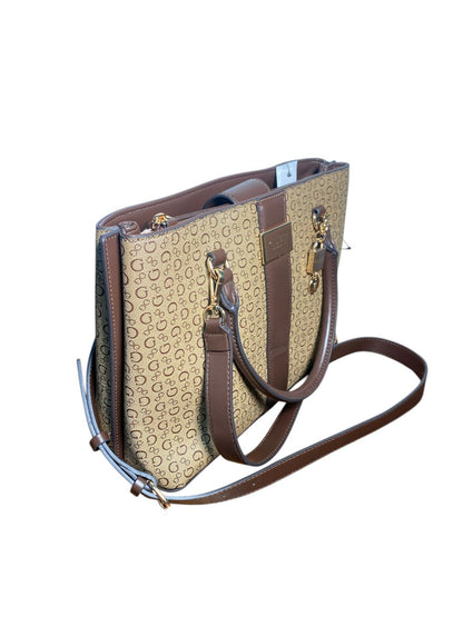 Bolso Tote Guess: Elegancia Atemporal con Contraste Moderno