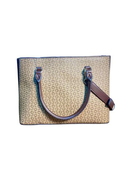 Bolso Tote Guess: Elegancia Atemporal con Contraste Moderno