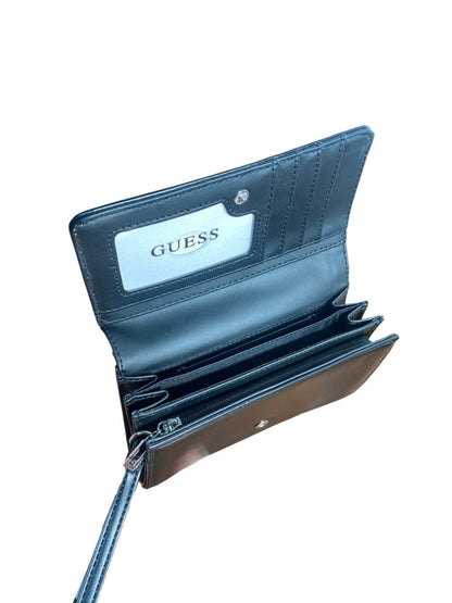 Cartera Clutch GUESS con Asa de Muñeca – Elegancia y Libertad